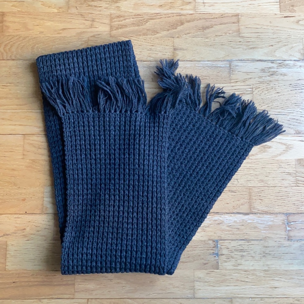 Like new lambs wool knit scarf